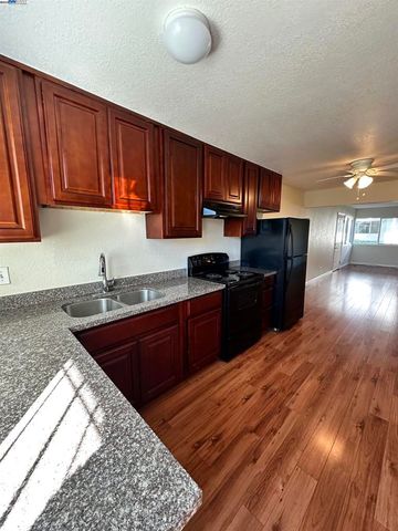 224 Flanders Ct, Hayward, CA 94541