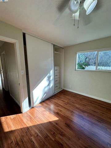 224 Flanders Ct, Hayward, CA 94541