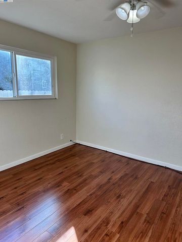 224 Flanders Ct, Hayward, CA 94541