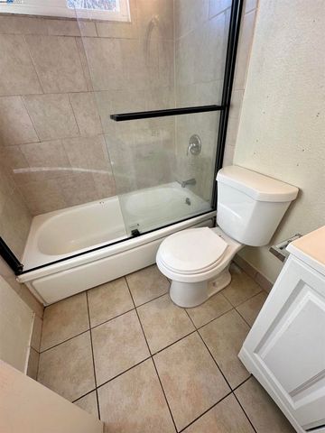 224 Flanders Ct, Hayward, CA 94541