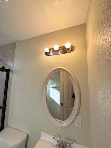 224 Flanders Ct, Hayward, CA 94541