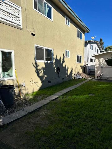 224 Flanders Ct, Hayward, CA 94541