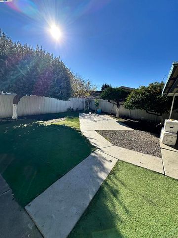 224 Flanders Ct, Hayward, CA 94541