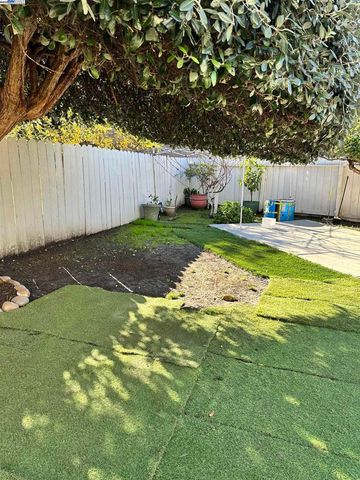 224 Flanders Ct, Hayward, CA 94541