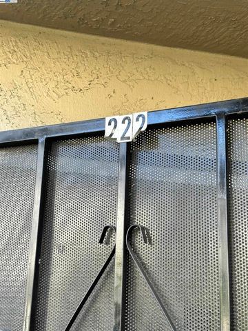 224 Flanders Ct, Hayward, CA 94541