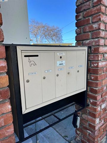 224 Flanders Ct, Hayward, CA 94541