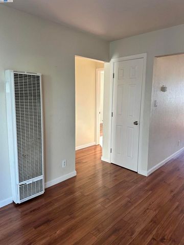 224 Flanders Ct, Hayward, CA 94541