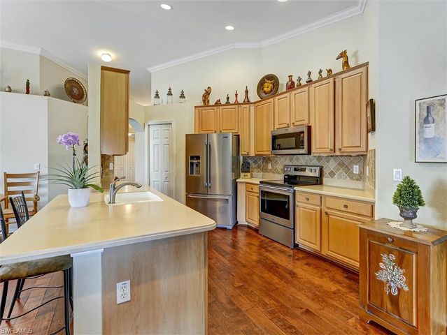 895 Eastham WAY M202, Naples, FL 34104