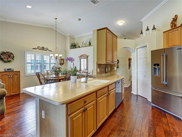 895 Eastham WAY M202, Naples, FL 34104