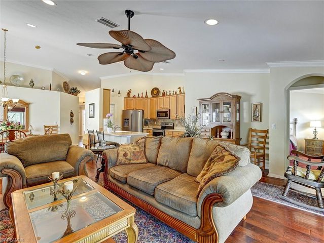 895 Eastham WAY M202, Naples, FL 34104