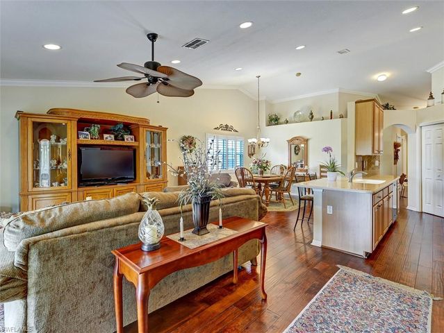 895 Eastham WAY M202, Naples, FL 34104