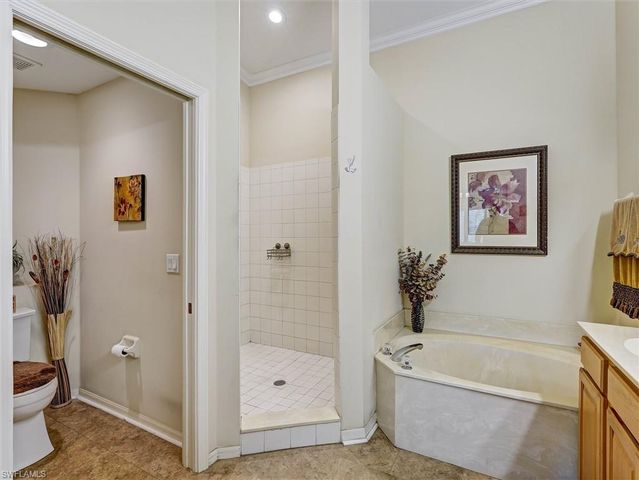 895 Eastham WAY M202, Naples, FL 34104