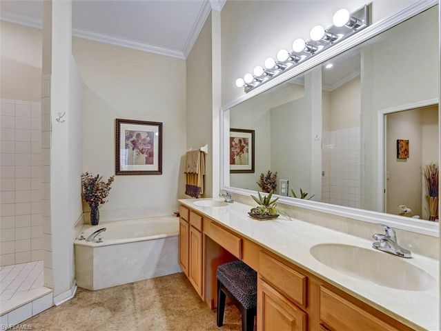 895 Eastham WAY M202, Naples, FL 34104