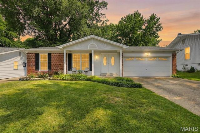 27 Michelle Lane, St Peters, MO 63376
