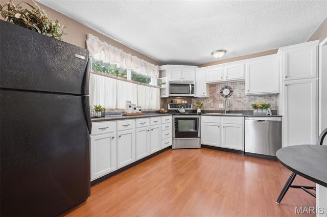 27 Michelle Lane, St Peters, MO 63376