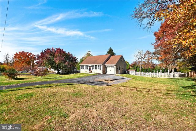 1568 N READING RD, Stevens, PA 17578