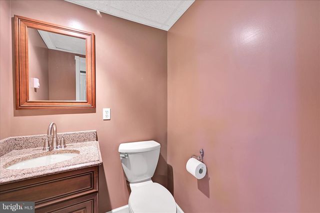 1568 N READING RD, Stevens, PA 17578