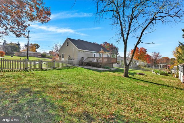 1568 N READING RD, Stevens, PA 17578