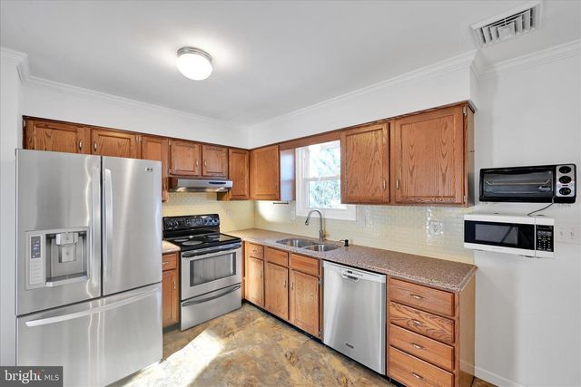 1568 N READING RD, Stevens, PA 17578