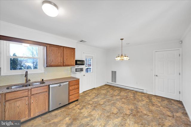 1568 N READING RD, Stevens, PA 17578