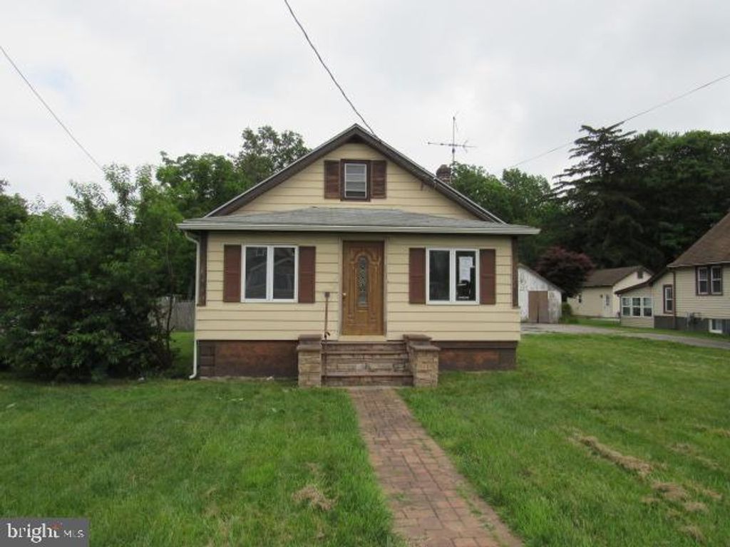 302 S BROADWAY, Pennsville, NJ 08070