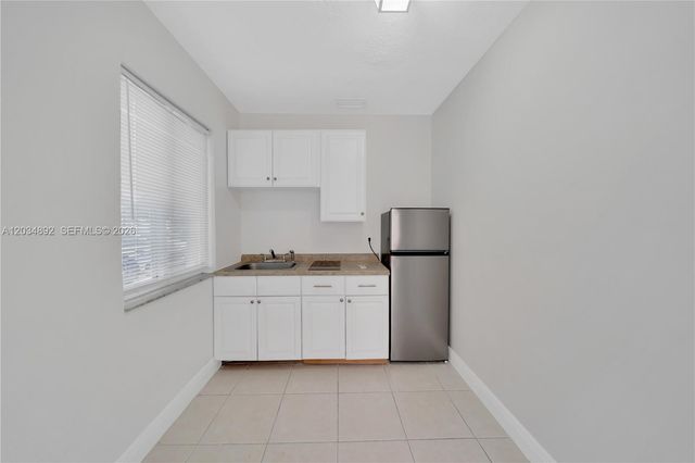 7555 SW 28th St Road b, Miami, FL 33155