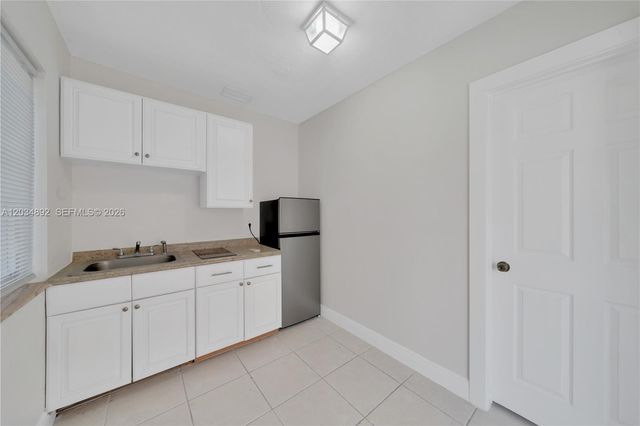 7555 SW 28th St Road b, Miami, FL 33155