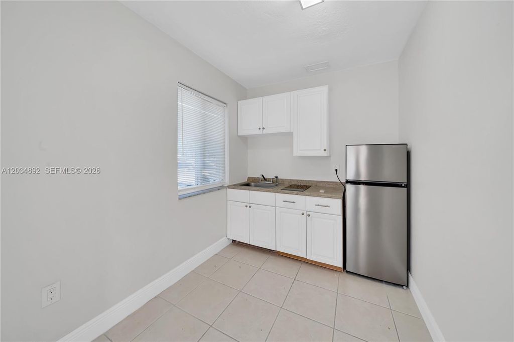 7555 SW 28th St Road b, Miami, FL 33155