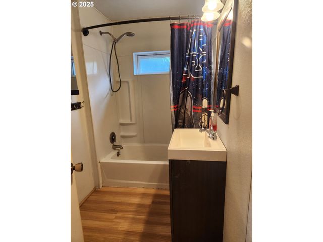 82 Nw 3rd St, Ontario, OR 97914