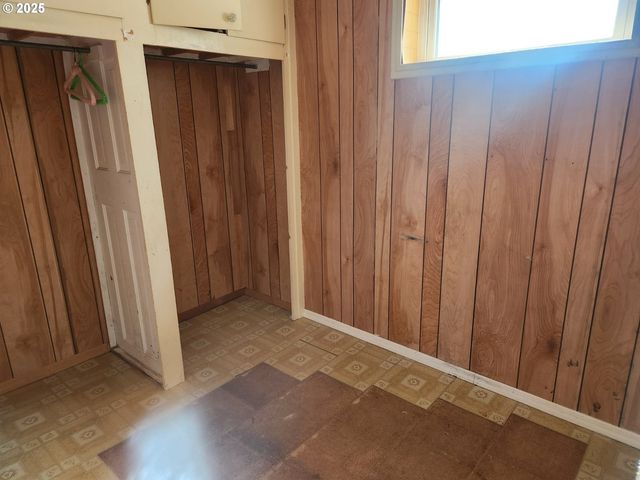 82 Nw 3rd St, Ontario, OR 97914