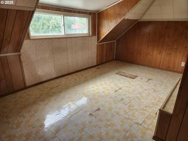 82 Nw 3rd St, Ontario, OR 97914