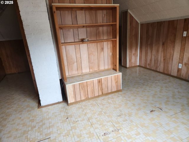 82 Nw 3rd St, Ontario, OR 97914
