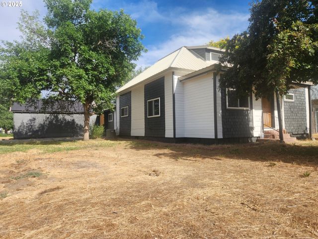82 Nw 3rd St, Ontario, OR 97914