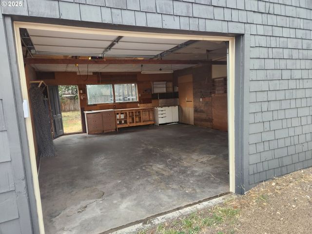 82 Nw 3rd St, Ontario, OR 97914