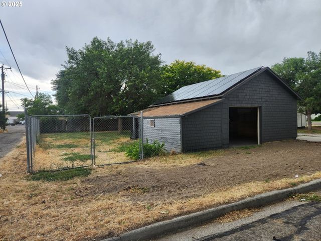 82 Nw 3rd St, Ontario, OR 97914