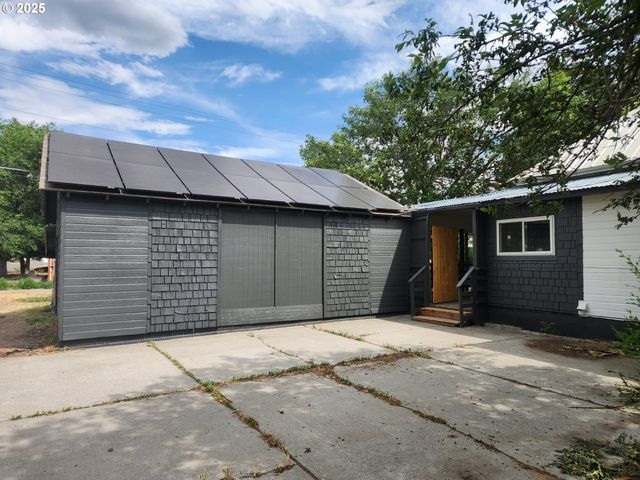 82 Nw 3rd St, Ontario, OR 97914