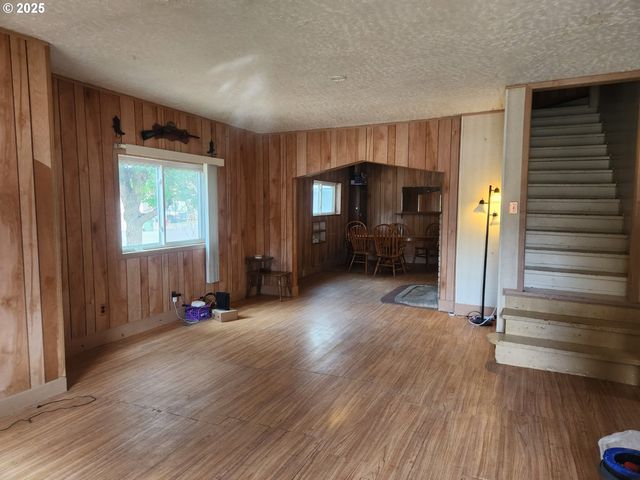 82 Nw 3rd St, Ontario, OR 97914