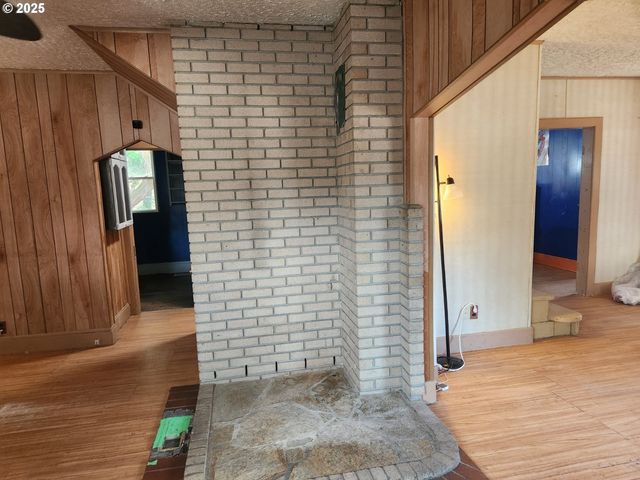 82 Nw 3rd St, Ontario, OR 97914