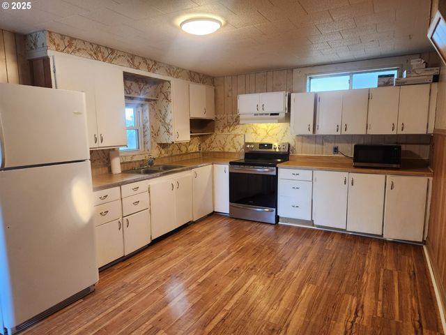 82 Nw 3rd St, Ontario, OR 97914