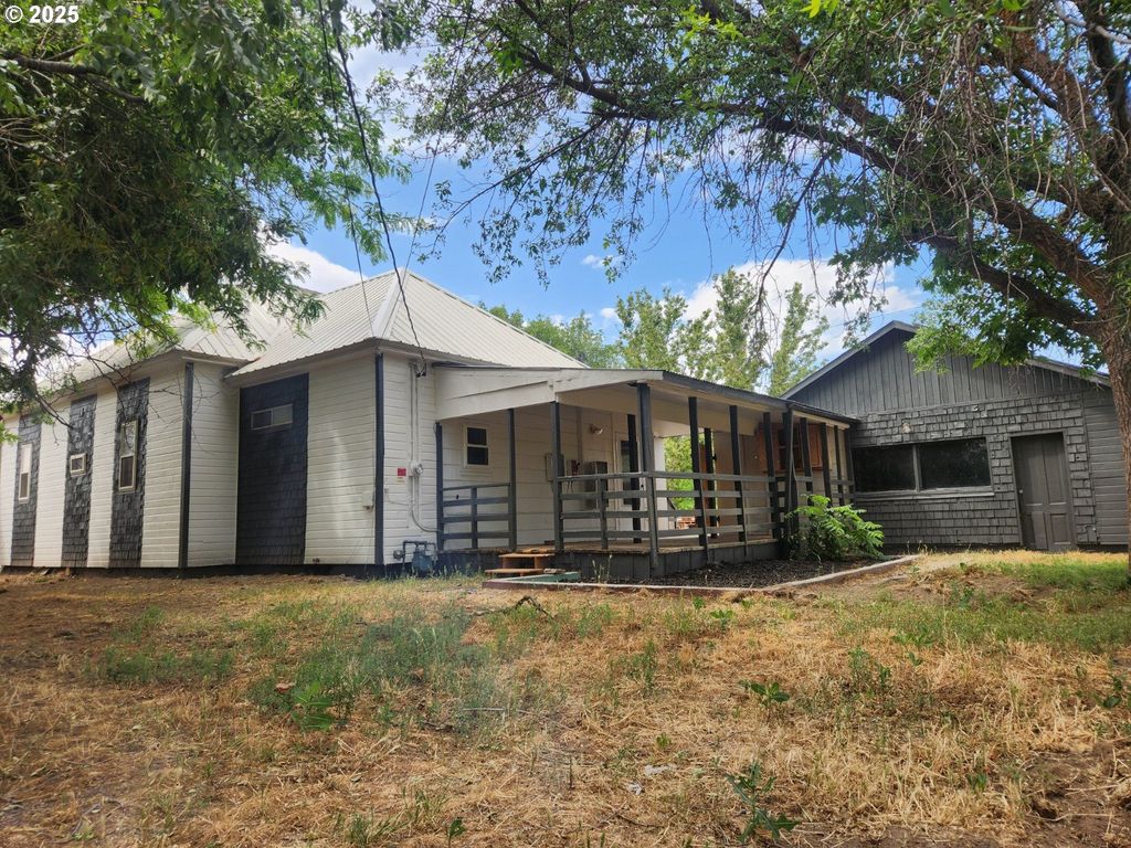 82 Nw 3rd St, Ontario, OR 97914