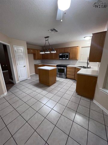 6031 VAN DORN DRIVE, Wichita Falls, TX 76310