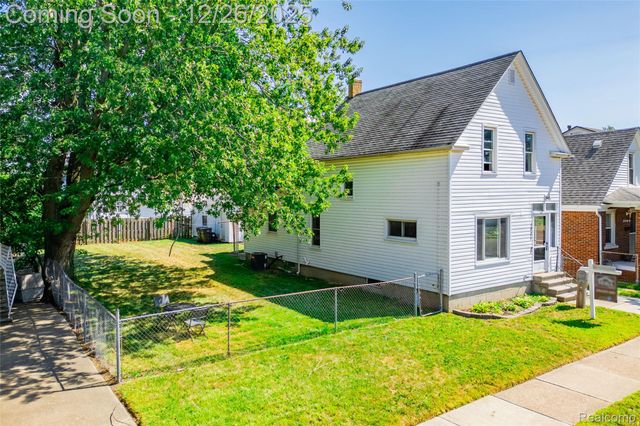 1821 4th Street, Wyandotte, MI 48192