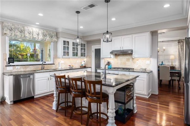 2398 Meadow Glen, La Verne, CA 91750