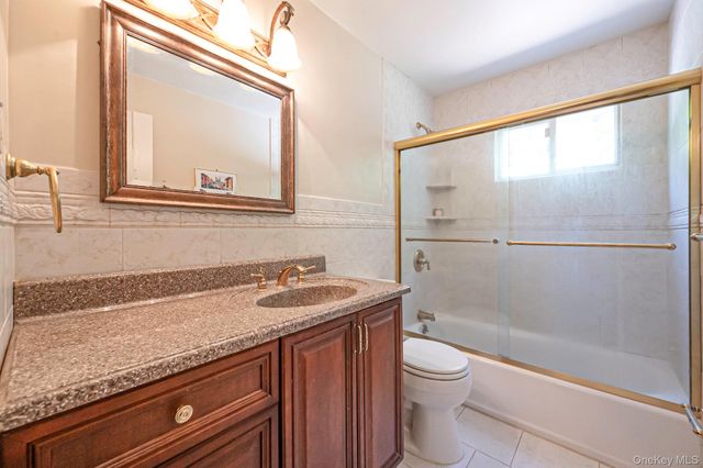 43 Dale Lane, Smithtown, NY 11787
