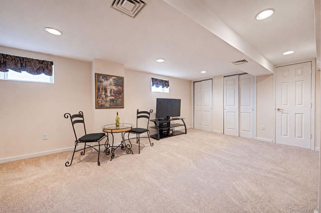 43 Dale Lane, Smithtown, NY 11787