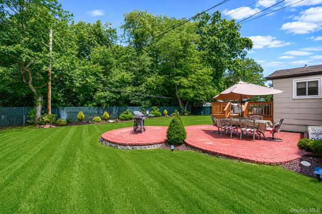 43 Dale Lane, Smithtown, NY 11787