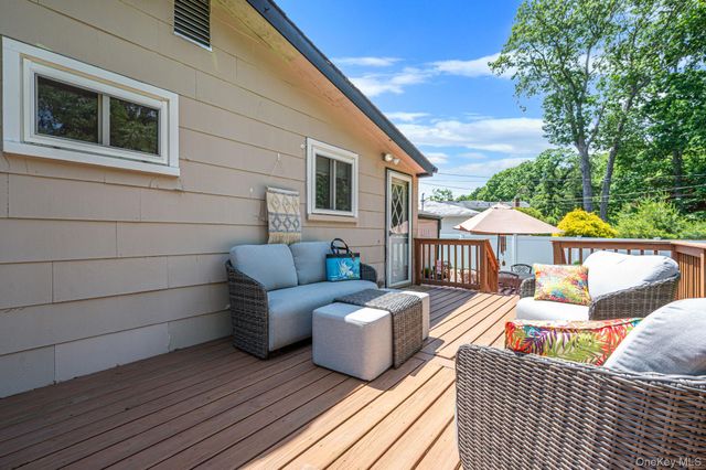 43 Dale Lane, Smithtown, NY 11787