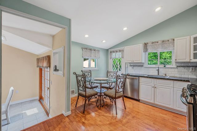 43 Dale Lane, Smithtown, NY 11787