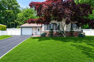 43 Dale Lane, Smithtown, NY 11787