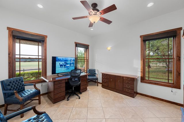 611 Post Oak DR, Dripping Springs, TX 78620